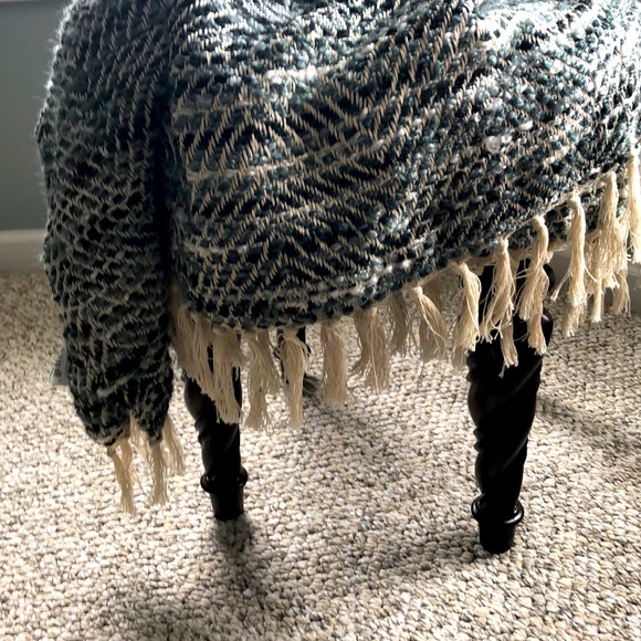 Throw - Picture 6 of 11